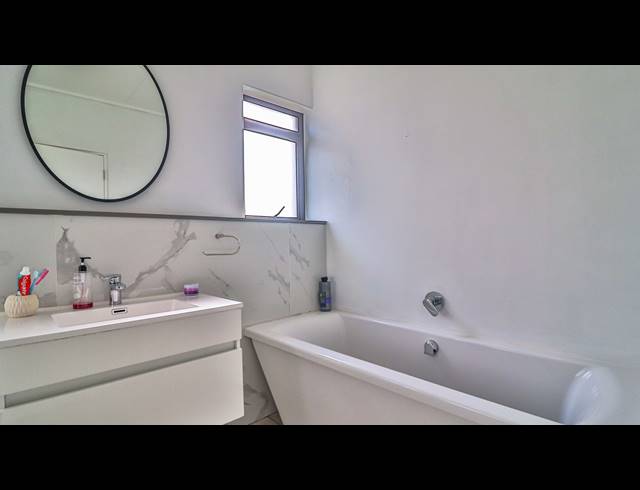 3 BEDROOM APARTMENT FOR SALE IN IZINGA ESTATE